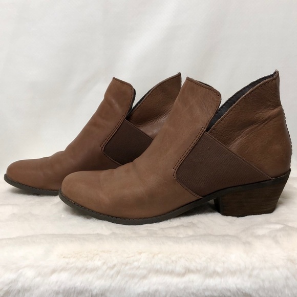 Me Too Booties - Picture 1 of 10